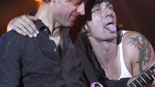 Split, 021009.
Spaladium Arena.
Koncert “Adio lito” na kojem nastupaju Hladno pivo, Fon Biskich, Damir Urban, Marijan Ban i Psihomodo Pop.
Na fotografiji: Davor Gobac i Psihomodo Pop.
Foto: Josko Ponos / CROPIX Split, 021009.
Spaladium Arena.
Koncert “Adio lito” na kojem nastupaju Hladno pivo, Fon Biskich, Damir Urban, Marijan Ban i Psihomodo Pop.
Na fotografiji: Davor Gobac i Psihomodo Pop.
Foto: Josko Ponos / CROPIX