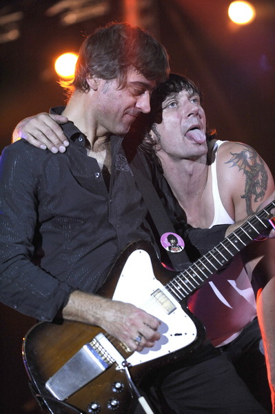 Split, 021009.
Spaladium Arena.
Koncert “Adio lito” na kojem nastupaju Hladno pivo, Fon Biskich, Damir Urban, Marijan Ban i Psihomodo Pop.
Na fotografiji: Davor Gobac i Psihomodo Pop.
Foto: Josko Ponos / CROPIX Split, 021009.
Spaladium Arena.
Koncert “Adio lito” na kojem nastupaju Hladno pivo, Fon Biskich, Damir Urban, Marijan Ban i Psihomodo Pop.
Na fotografiji: Davor Gobac i Psihomodo Pop.
Foto: Josko Ponos / CROPIX