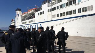 Brodom “Zadar” riječka Armada stigla na derbi u Split Brodom “Zadar” riječka Armada stigla na derbi u Split