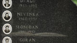 Ervenik: Na obiteljskoj grobnici obilježena 23. obljetnica stradanja obitelji Čengić, foto: Hrvoje Jelavić/PIXSELL