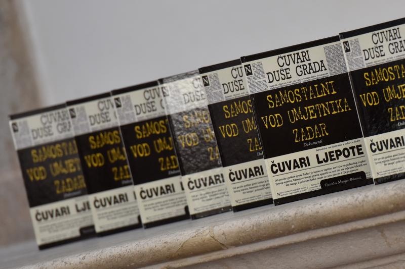 U lozi Narodnog muzeja otvorena je izlozba plakata, fotografija i kostima Zadarskog plesnog ansambla, najstarijeg ansambla suvremenog plesa u Dalmaciji. Izlozba je vezana uz proslavu Dana obrane grada Zadra i 25. godisnjice od osnutka Zadarskog plesnog an