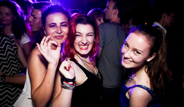 Zagreb, 28.06.2014. – A SADA PRAVAC: ZRCE – Na zatvaranju klupske sezone u punom Aquariusu (A2), Deejay Hrc (resident Zrce Spring Break festivala) dobru vibru ucinio je izvrsnom. Partijalo se do jutra uz najbolje iz EDM/commercial/trap/bass tvornice.