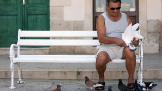 Vis 210812.
Otok Vis jedan je od najudaljenijih hrvatskih otoka koji broji nesto manje od 3 i pol tisuce stanovnika.No u vrijeme turisticke sezone otok postaje omiljena destinacija turistima od kojih je tradicionalno u kolovozu najvise Talijana.Vis ima bo