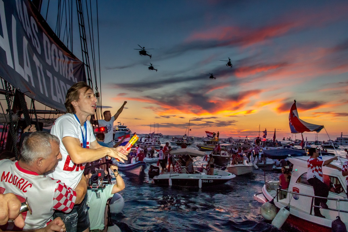Veličanstven doček četvorice zadarskih Vatrenih od Gradskog mosta do Foruma