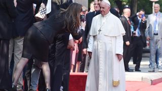 Sarajevo, Bosna i Hercegovina – Sluzbeni posjet pape Franje Sarajevu. Ovo je treci papinski posjet Bosni i Hercegovini. Prethodni posjeti pape Ivana Pavla II bili su pastoralni dok je posjet pape Franje primarno drzavnicki. Nakon susreta s drzavnim duznos Sarajevo, Bosna i Hercegovina – Sluzbeni posjet pape Franje Sarajevu. Ovo je treci papinski posjet Bosni i Hercegovini. Prethodni posjeti pape Ivana Pavla II bili su pastoralni dok je posjet pape Franje primarno drzavnicki. Nakon susreta s drzavnim duznos