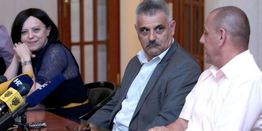 Na konferenciji za medije koja je danas odrzana u Saboru Mirela Holy, Mladen Novak i Zlatko Tusak su objavili osnivanja kluba zastupnika. Photo: Patrik Macek/PIXSELL Na konferenciji za medije koja je danas odrzana u Saboru Mirela Holy, Mladen Novak i Zlatko Tusak su objavili osnivanja kluba zastupnika. Photo: Patrik Macek/PIXSELL