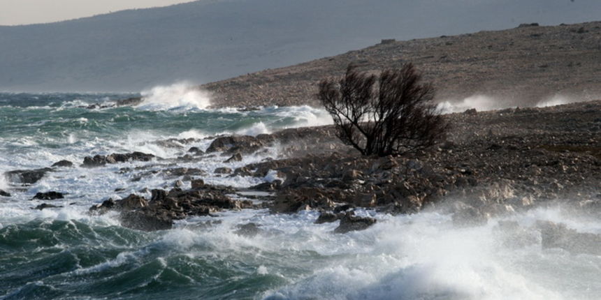 Zadar, 250113.
Zbog olujnog vjetra za sav promet zatvorene su: autocesta A1 izmedju cvorova Sveti Rok i Posedarje, drzavna cesta D54 Maslenica – Zaton Obrovacki, Jadranska magistrala (D8) od Senja do Svete Marije Magdalene i Paski most.
Na fotografiji: d Zadar, 250113.
Zbog olujnog vjetra za sav promet zatvorene su: autocesta A1 izmedju cvorova Sveti Rok i Posedarje, drzavna cesta D54 Maslenica – Zaton Obrovacki, Jadranska magistrala (D8) od Senja do Svete Marije Magdalene i Paski most.
Na fotografiji: d