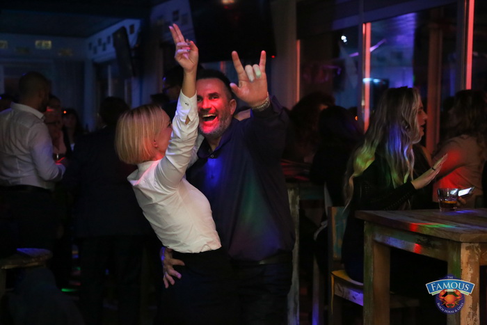 Songbusters i Elena Stella @ Famous Beach Bar & Grill Songbusters i Elena Stella @ Famous Beach Bar & Grill