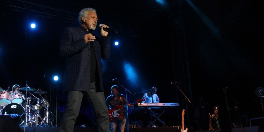 Tom Jones Tom Jones