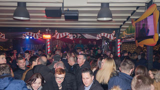 Doček 2017: Najluđa noć na zadarskom Poluotoku privukla više tisuća Zadrana i gostiju Doček 2017: Najluđa noć na zadarskom Poluotoku privukla više tisuća Zadrana i gostiju