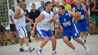U povodu blagdana Kraljice Mira u Stanovima odigrana utakimica između veterana KK Zadar i Stanova, Foto: Iva Perinčić U povodu blagdana Kraljice Mira u Stanovima odigrana utakimica između veterana KK Zadar i Stanova, Foto: Iva Perinčić