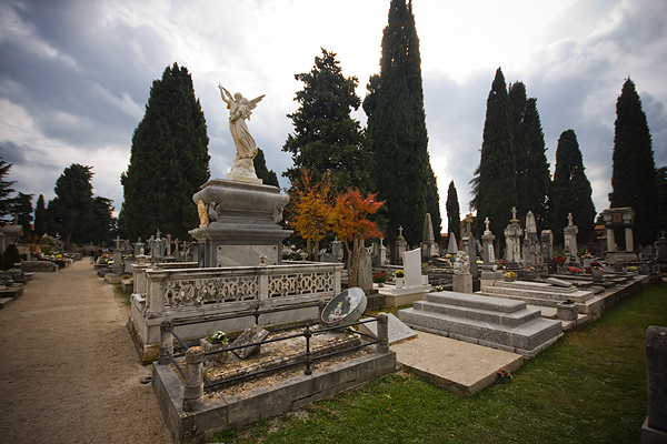 Gradsko groblje uoči blagdana Svih svetih (foto:Saša Čuka) Gradsko groblje uoči blagdana Svih svetih (foto:Saša Čuka)