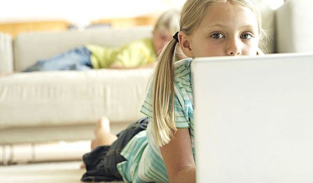 kauč generacija, Foto. visualphotos.com