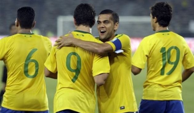 Dani Alves, Pato (foto: AP Photo)