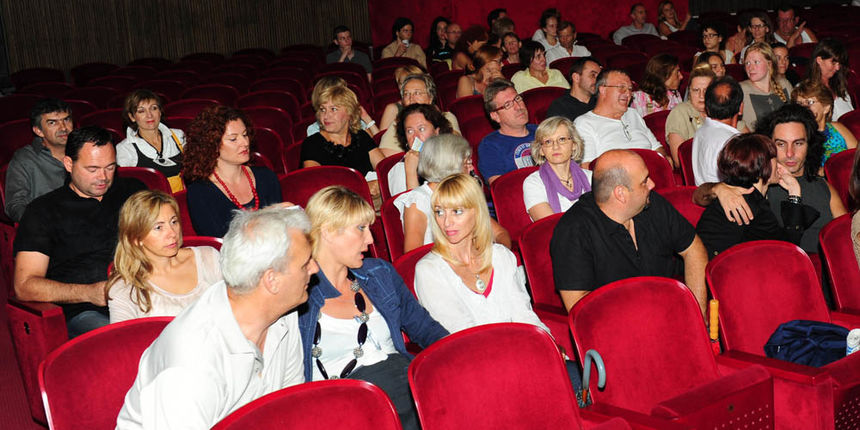 Zadar, .24.07.2012. snimio: Nenad Marčev 
Brasil acoustic 
Magda Mendes – vokal 
Marcelo Godoy – vokal  & akustična gitara 
Nelson Latif – cavaquinho & akustična gitara 
Gosti: 
Renato Švorinić, bas, 
Jadran Dučić Čićo, bubnjevi 
Nebojša, ha
