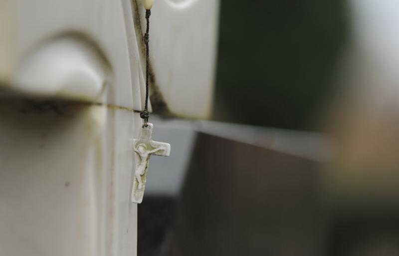 Ervenik: Na obiteljskoj grobnici obilježena 23. obljetnica stradanja obitelji Čengić, foto: Hrvoje Jelavić/PIXSELL