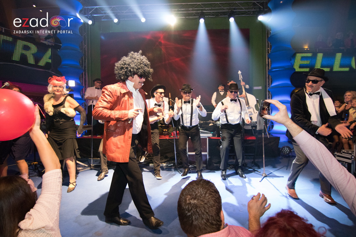 Ludnica u Saturnusu: Najbolji doček u svemiru i šire Ludnica u Saturnusu: Najbolji doček u svemiru i šire