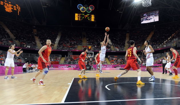 London, 300712.
Kosarkaska Arena u Olimpijskom parku.
Hrvatska zenska kosarkaska reprezentacija igra utakmicu 2. kolo u skupini A protiv Kine tokom Olimpijskih Igra u Londonu.
Na fotografiji: detalj s utakmice.
Foto: Drago Sopta / CROPIX