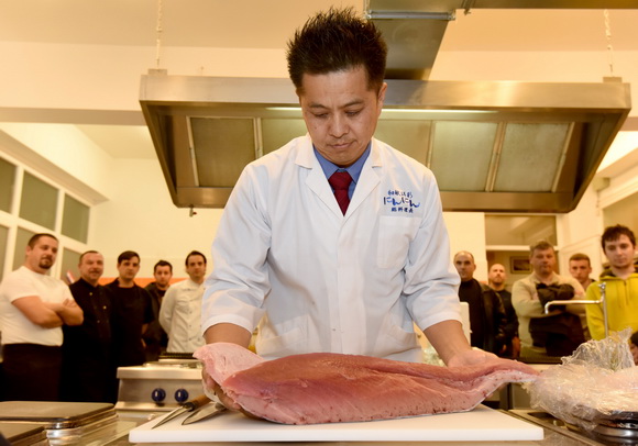 Tuna, Sushi & Wine Festival: Japanski masterchef Nakatsuji održao edukaciju pripreme tradicionalnih japanskih jela Tuna, Sushi & Wine Festival: Japanski masterchef Nakatsuji održao edukaciju pripreme tradicionalnih japanskih jela