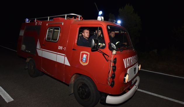 Požar. Vatrogasci i vojska brane Drniš od požara, dio stanovništva evakuiran