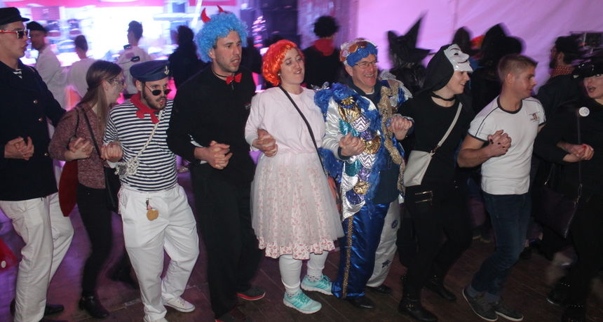 Paški zimski karneval – tanci Paški zimski karneval – tanci