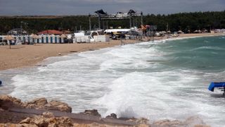 Olujna bura poharala plažu Zrće. Photo: Dalibor Urukalović/PIXSELL