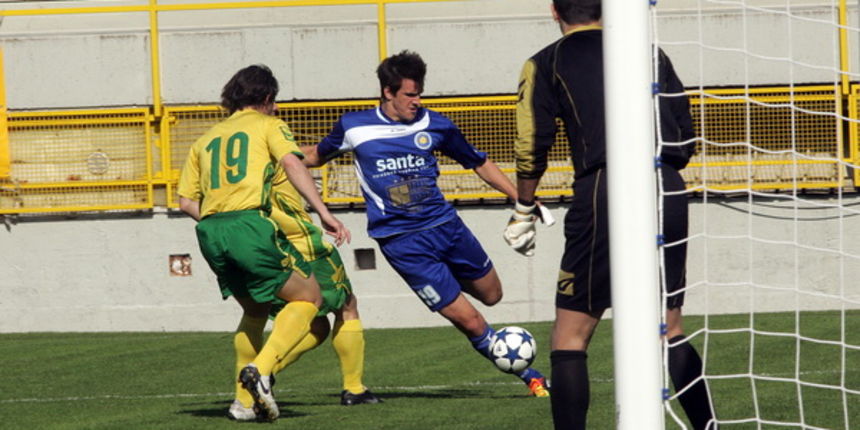 Pula,020411. Prva HNL na stadionu Aldo Dorsina u Puli izmedju NK Istra 1961 i NK Zadar. Prva utakmica Igora Pamica otkako je ponovo trener Istre. Na fotografiji: 19, Hrvoje Kovacevic i 19, Ivan Santini. Foto: Srecko Niketic / CROPIX Pula,020411. Prva HNL na stadionu Aldo Dorsina u Puli izmedju NK Istra 1961 i NK Zadar. Prva utakmica Igora Pamica otkako je ponovo trener Istre. Na fotografiji: 19, Hrvoje Kovacevic i 19, Ivan Santini. Foto: Srecko Niketic / CROPIX