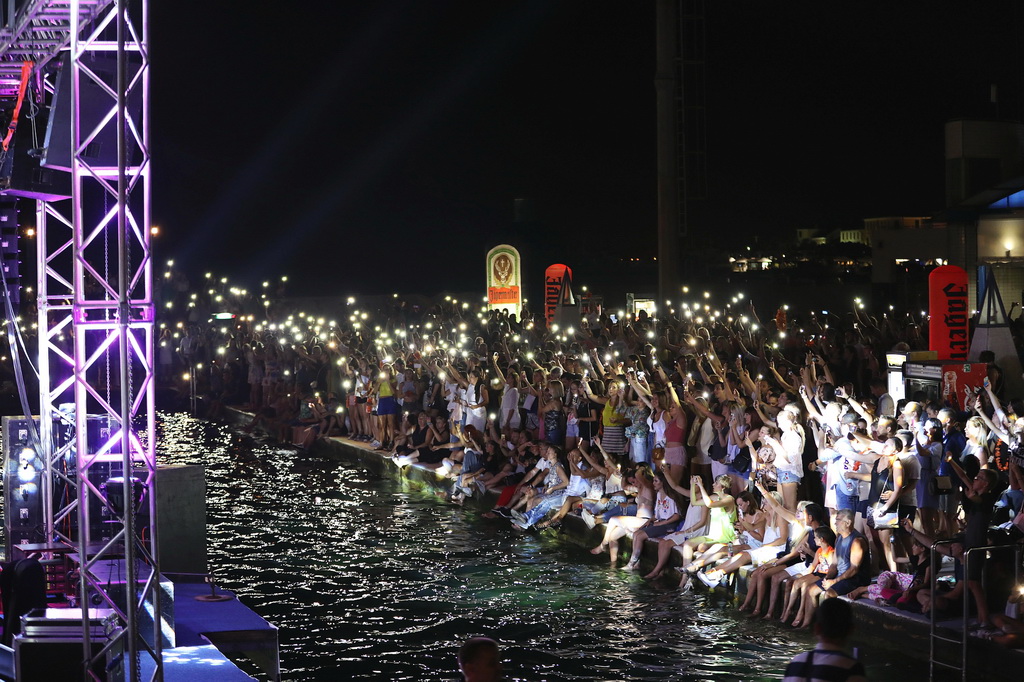 Fenomenalni Petar Grašo raspjevao i rasplesao Biograd Fenomenalni Petar Grašo raspjevao i rasplesao Biograd