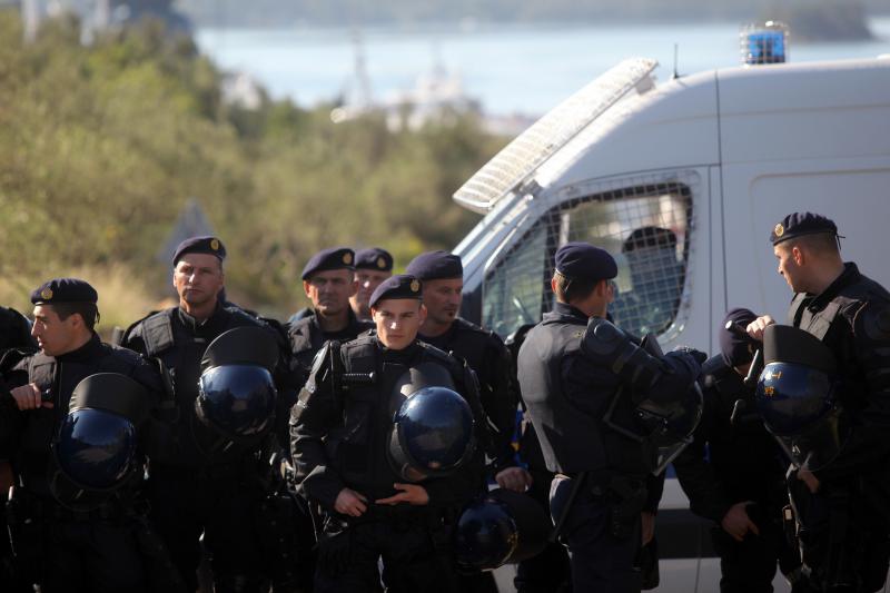 Radnicima škvera Nauta Lamjana interventna policija PU Zadarske onemogućila je pokušaj ulaska u škver u kojem se odvija stečajni postupak. Photo: Filip Brala/PIXSELL Radnicima škvera Nauta Lamjana interventna policija PU Zadarske onemogućila je pokušaj ulaska u škver u kojem se odvija stečajni postupak. Photo: Filip Brala/PIXSELL