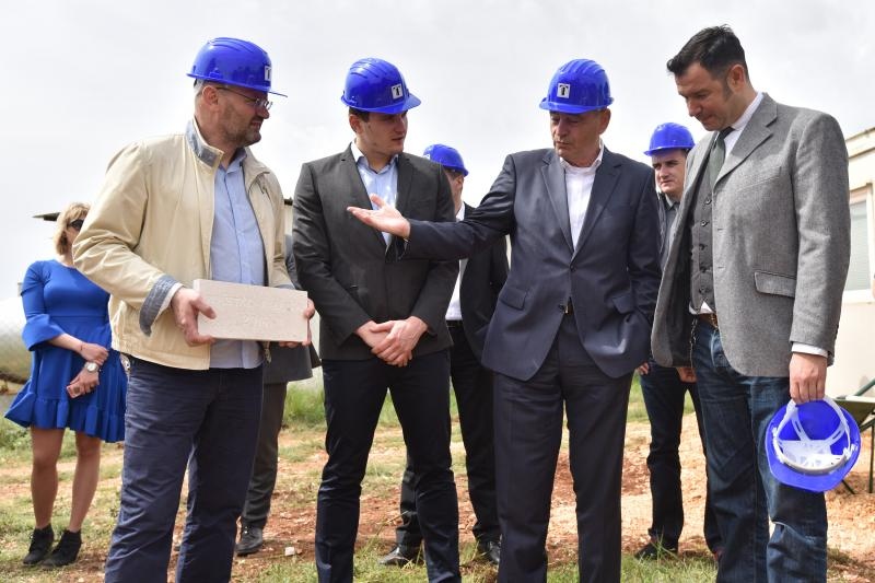 Biograd na Moru: Postavljen kamen temeljac za zabavni park Mirnovec. Foto: Dino Stanin/PIXSELL Biograd na Moru: Postavljen kamen temeljac za zabavni park Mirnovec. Foto: Dino Stanin/PIXSELL