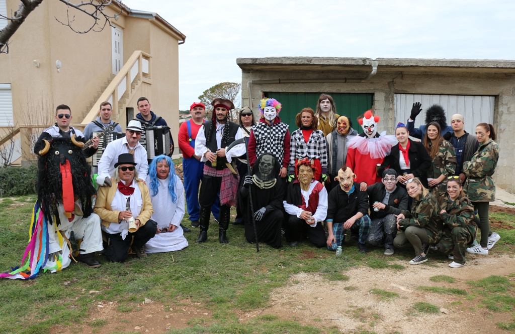 Virske maškare: Nedjelja u znaku zvijezdice Meri, Tota i Tempo Banda