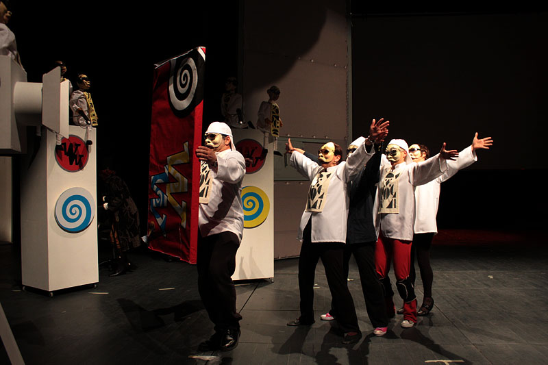 Predstava “Drago Č. i tvornica čokolade”, Foto: Lucija Juravić Predstava “Drago Č. i tvornica čokolade”, Foto: Lucija Juravić