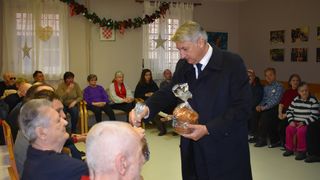 Župan posjetio štićenike Doma za odrasle osobe Sv. Frane Župan posjetio štićenike Doma za odrasle osobe Sv. Frane