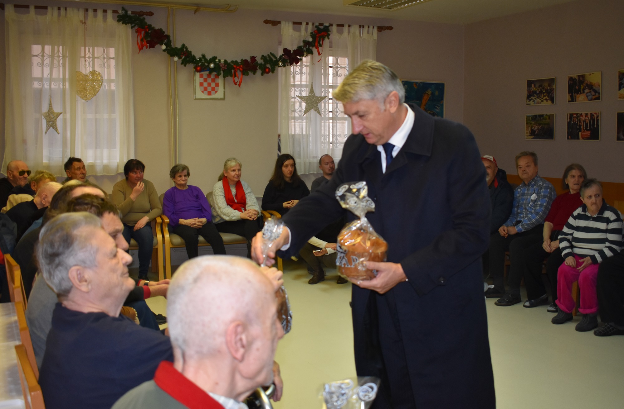 Župan posjetio štićenike Doma za odrasle osobe Sv. Frane Župan posjetio štićenike Doma za odrasle osobe Sv. Frane