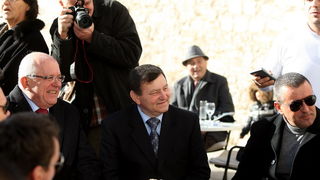 Zadar, 111212. 
Nakon zahvale generalu Anti Gotovini, Zadrani su danas odali priznanje i ratnom zapovjedniku postrojbi specijalne policije Mladenu Markacu. General Markac prosetao je zadarskim Poluotokom te posjetio gradonacelnika Zvonimira Vrancica u nje