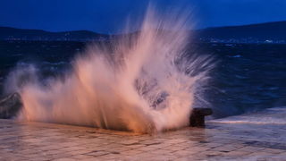 Igra valova na zadarskoj rivi 7. studenog 2014.  Foto: Roberto Lerga