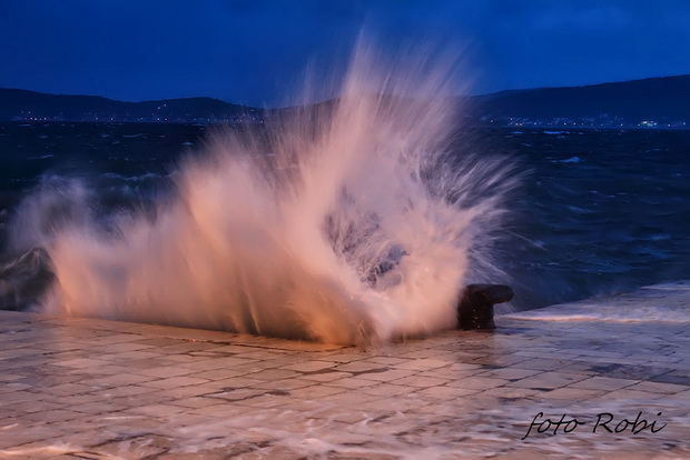 Igra valova na zadarskoj rivi 7. studenog 2014.  Foto: Roberto Lerga