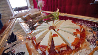 Restoran Pet bunara – “Šinjorina Dunja” (foto:Saša Čuka) Restoran Pet bunara – “Šinjorina Dunja” (foto:Saša Čuka)