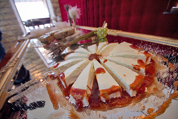 Restoran Pet bunara – “Šinjorina Dunja” (foto:Saša Čuka) Restoran Pet bunara – “Šinjorina Dunja” (foto:Saša Čuka)