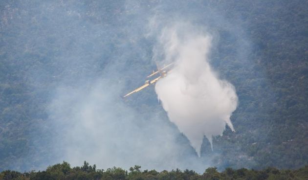 Kanader gasi požar na Pelješcu, Photo: Grgo Jelavic/PIXSELL