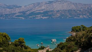 Uvala Lovrečina: Egzotična pješčana oaza na Braču u kojoj su uživali i stari Rimljani Uvala Lovrečina: Egzotična pješčana oaza na Braču u kojoj su uživali i stari Rimljani