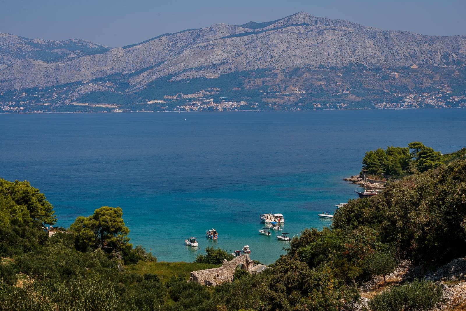 Uvala Lovrečina: Egzotična pješčana oaza na Braču u kojoj su uživali i stari Rimljani Uvala Lovrečina: Egzotična pješčana oaza na Braču u kojoj su uživali i stari Rimljani