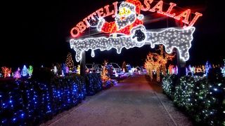 24.12.2014., Cazma, Grabovnica – Obitelj Salaj svoje imanje ukrasila je s milijun i petsto tisuca lampica povodom Bozicnih i Noogodisnjih blagdana. Bozicnu pricu svake godine posjecuju mnogobrojni turisti. Photo: Marko Prpic/PIXSELL