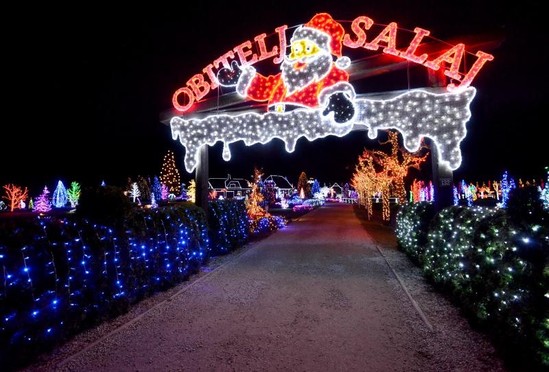 24.12.2014., Cazma, Grabovnica – Obitelj Salaj svoje imanje ukrasila je s milijun i petsto tisuca lampica povodom Bozicnih i Noogodisnjih blagdana. Bozicnu pricu svake godine posjecuju mnogobrojni turisti. Photo: Marko Prpic/PIXSELL