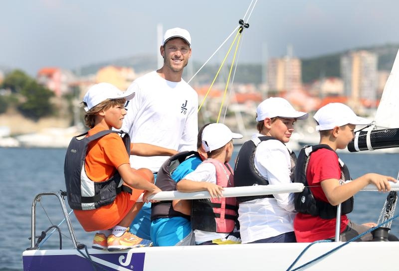 Zlatni olimpijci Fantela i Marenić družili se sa šibenskom djecom povodom dana jedrenja. Photo: Duško Jaramaz/PIXSELL Zlatni olimpijci Fantela i Marenić družili se sa šibenskom djecom povodom dana jedrenja. Photo: Duško Jaramaz/PIXSELL