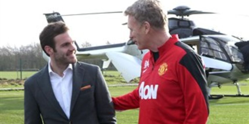 Juan Mata i David Moyes, foto: manutd.com Juan Mata i David Moyes, foto: manutd.com