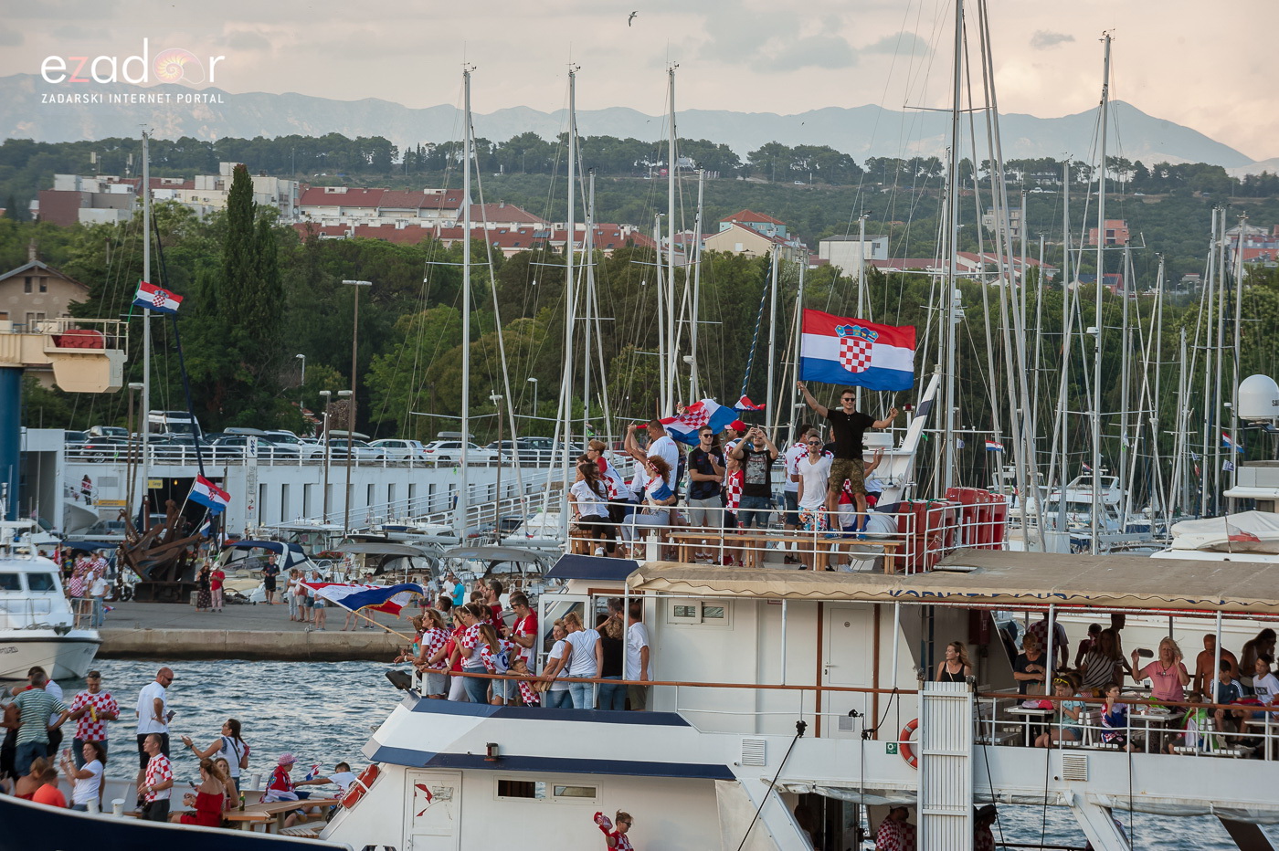 Zadar priredio čudesan doček svojim Vatrenim herojima (1)