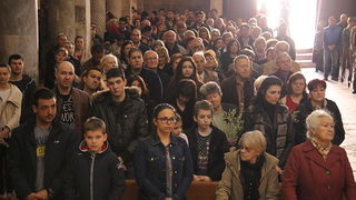 Cvjetnica 20. ožujka 2016: Nakon blagoslova maslinovih grančica, nadbisku Želimir Puljić predvodio je procesiju do katedrale sv. Stošije gdje je služio misno slavlje na kojem se pjevala Muka našeg Gospodina Cvjetnica 20. ožujka 2016: Nakon blagoslova maslinovih grančica, nadbisku Želimir Puljić predvodio je procesiju do katedrale sv. Stošije gdje je služio misno slavlje na kojem se pjevala Muka našeg Gospodina