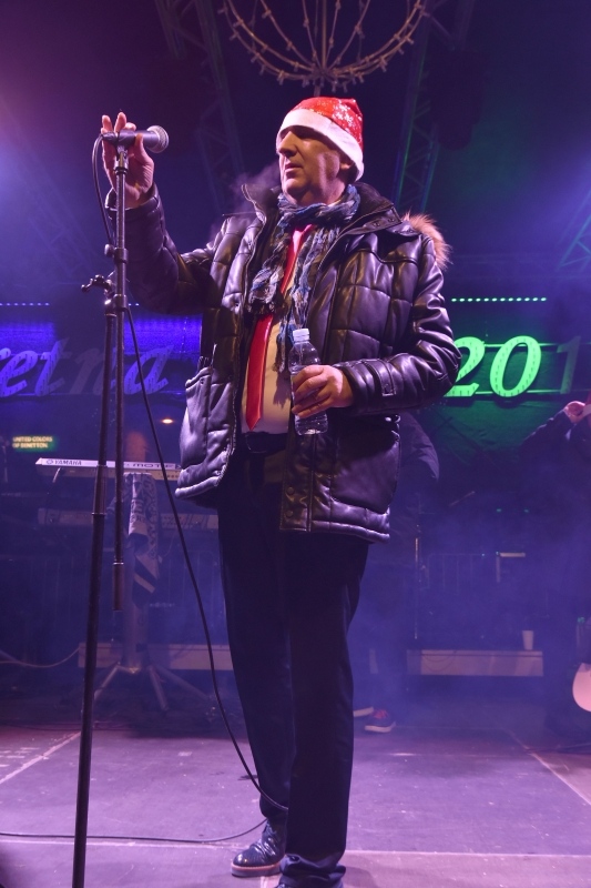 Mladen Grdović pjesmom uveo Poreč u Novu 2017.