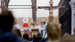 Nadbiskup Milan Zgrablić predvodio misu zadušnicu za Papu Franju Nadbiskup Milan Zgrablić predvodio misu zadušnicu za Papu Franju
